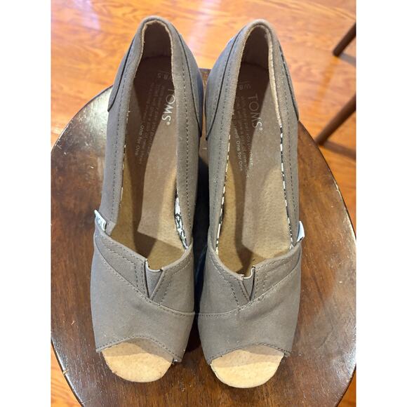 TOMS Grey Canvas Peep Toe Espadrille Wedge Shoes - Size 8.5 - Picture 1 of 9